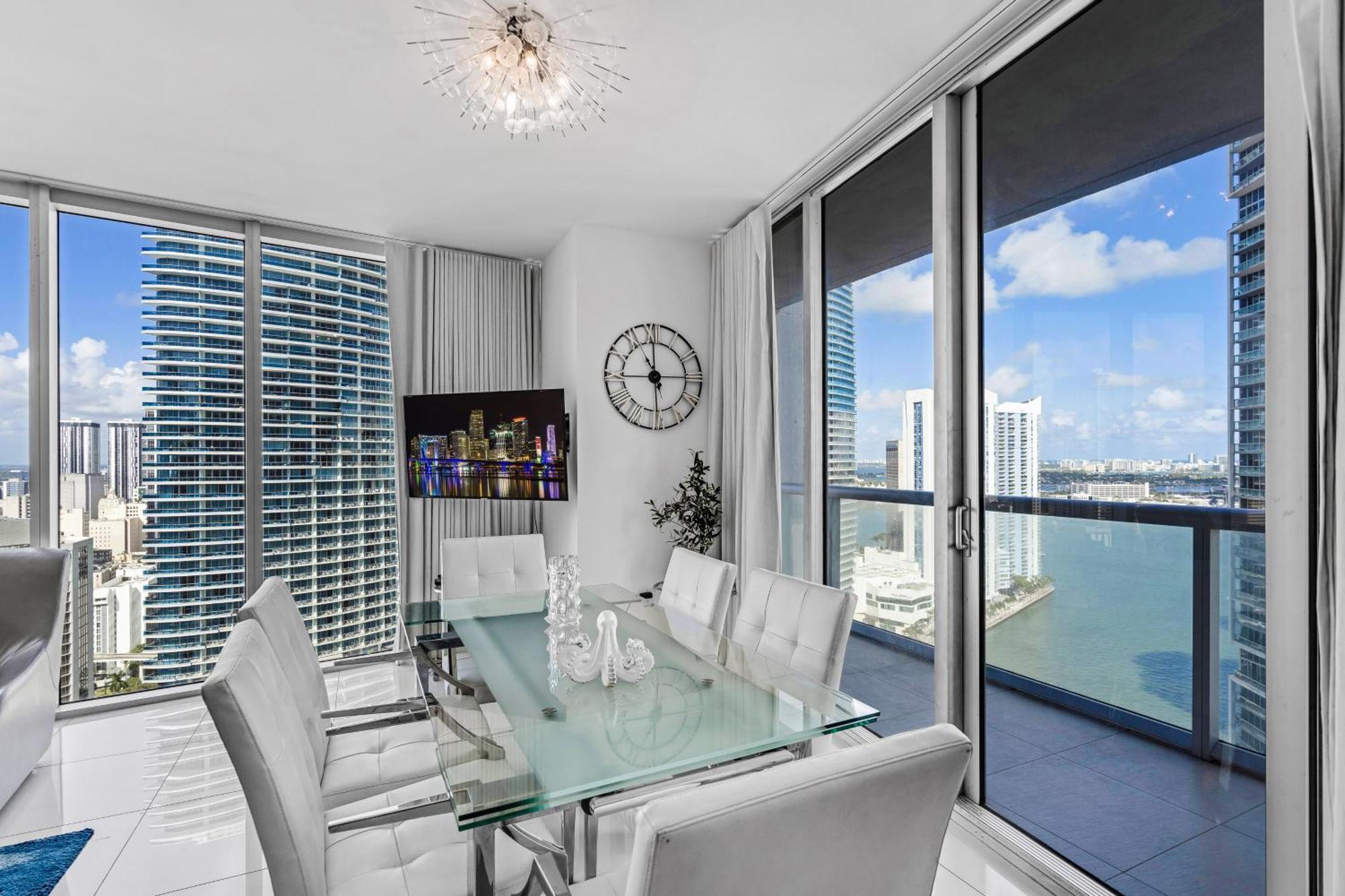 Luxurious Condo At Icon With Views 마이애미 외부 사진