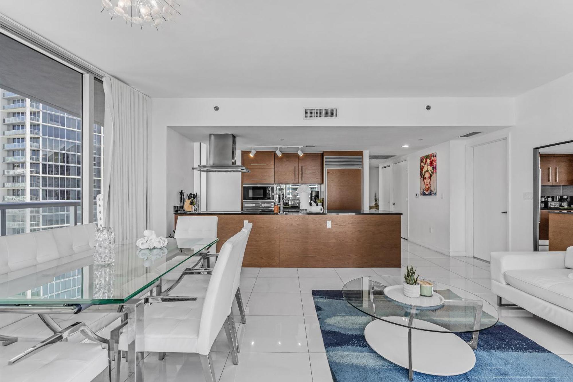 Luxurious Condo At Icon With Views 마이애미 외부 사진