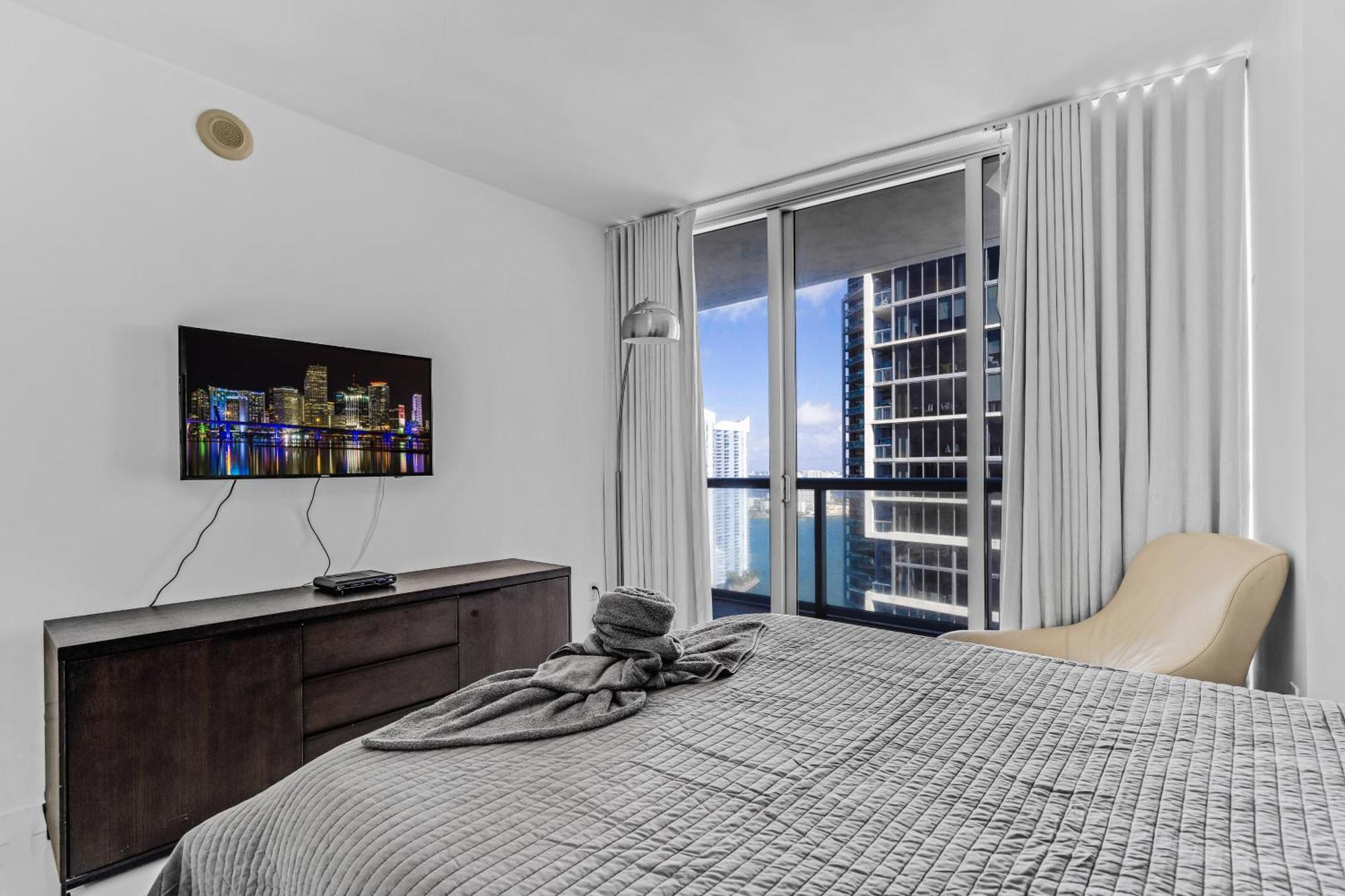 Luxurious Condo At Icon With Views 마이애미 외부 사진