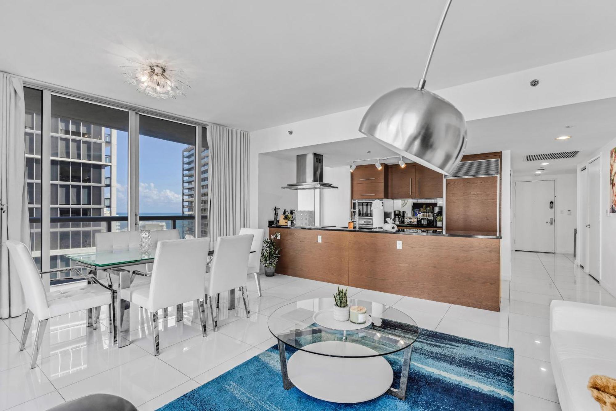Luxurious Condo At Icon With Views 마이애미 외부 사진