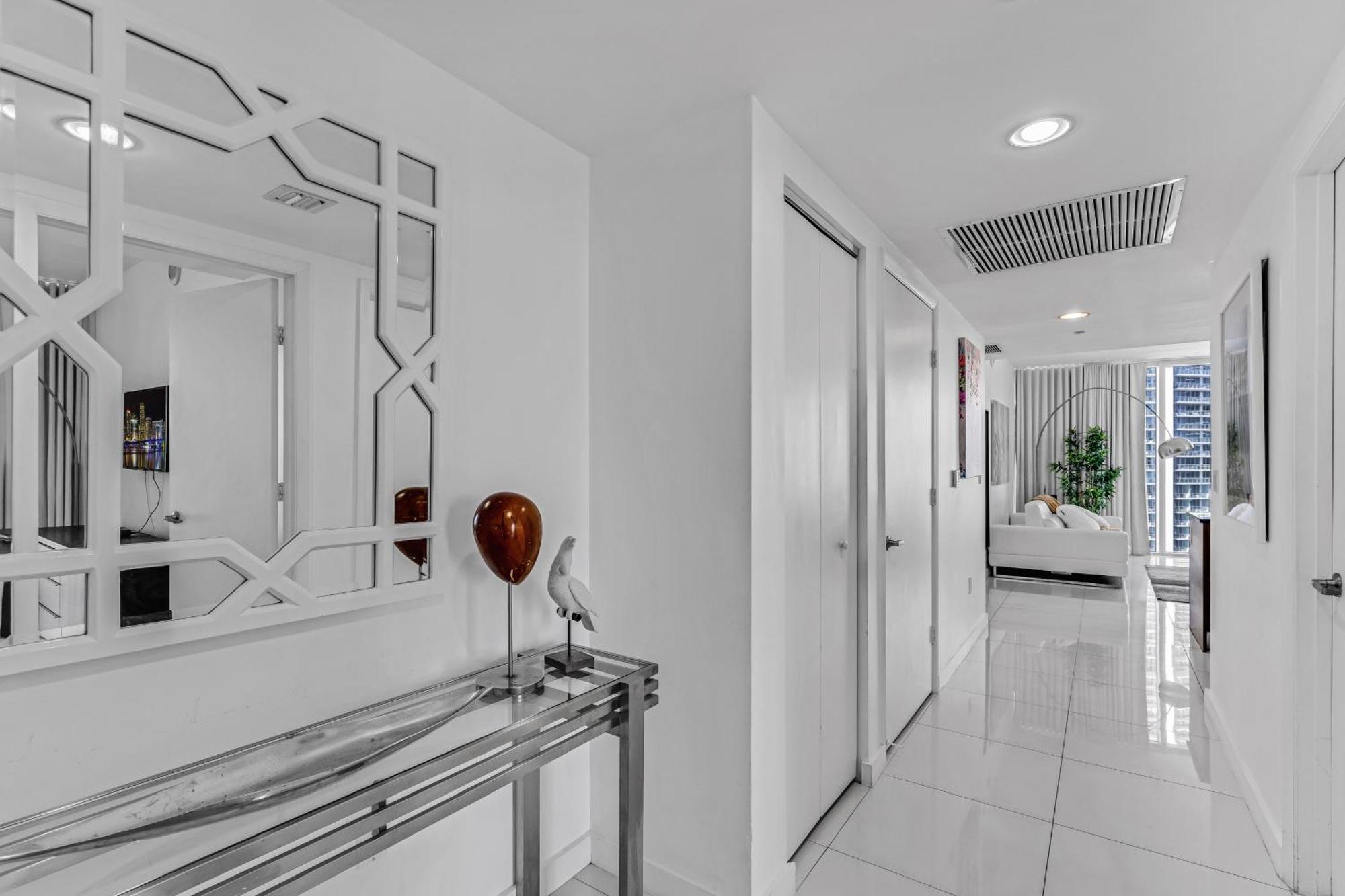 Luxurious Condo At Icon With Views 마이애미 외부 사진