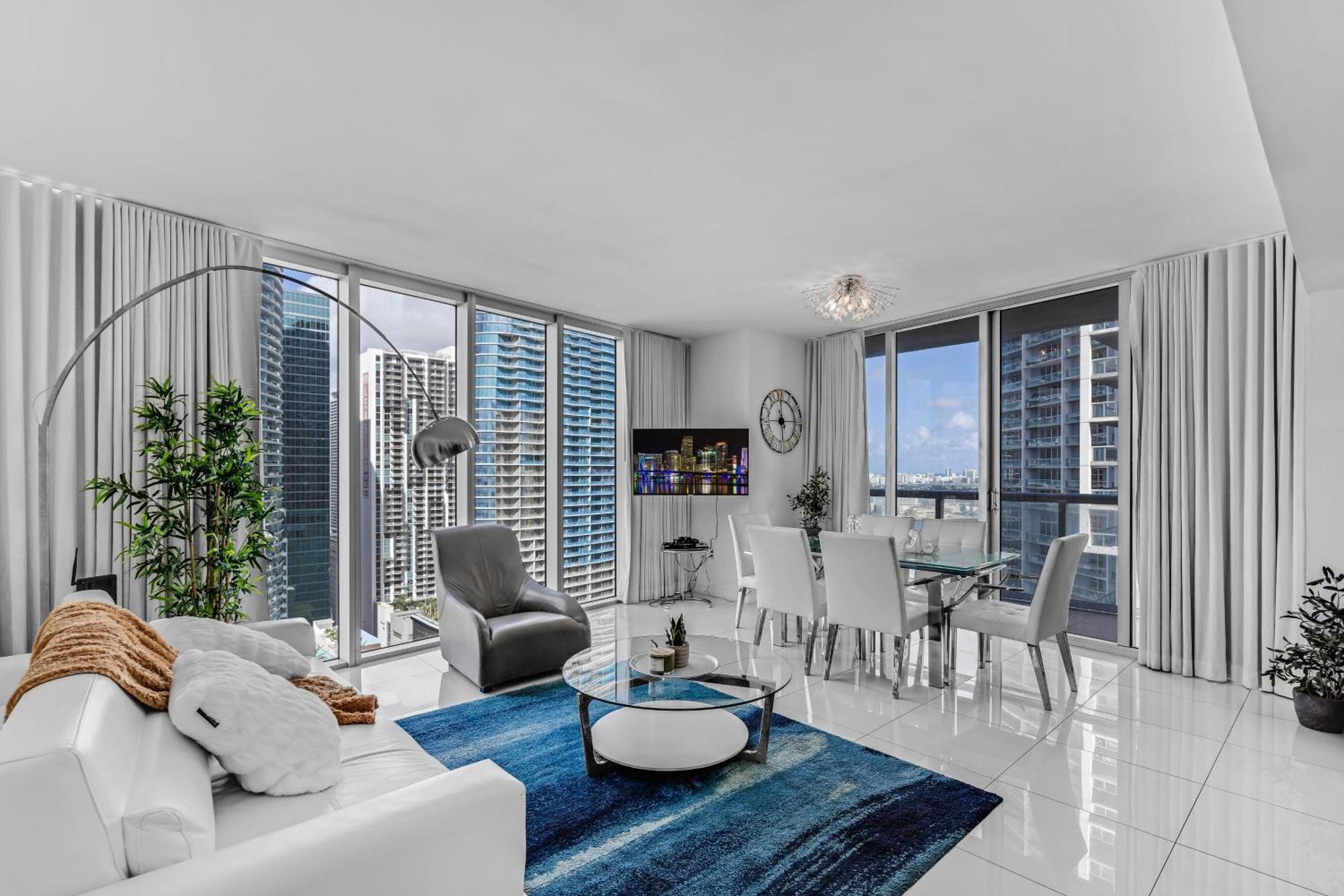 Luxurious Condo At Icon With Views 마이애미 외부 사진