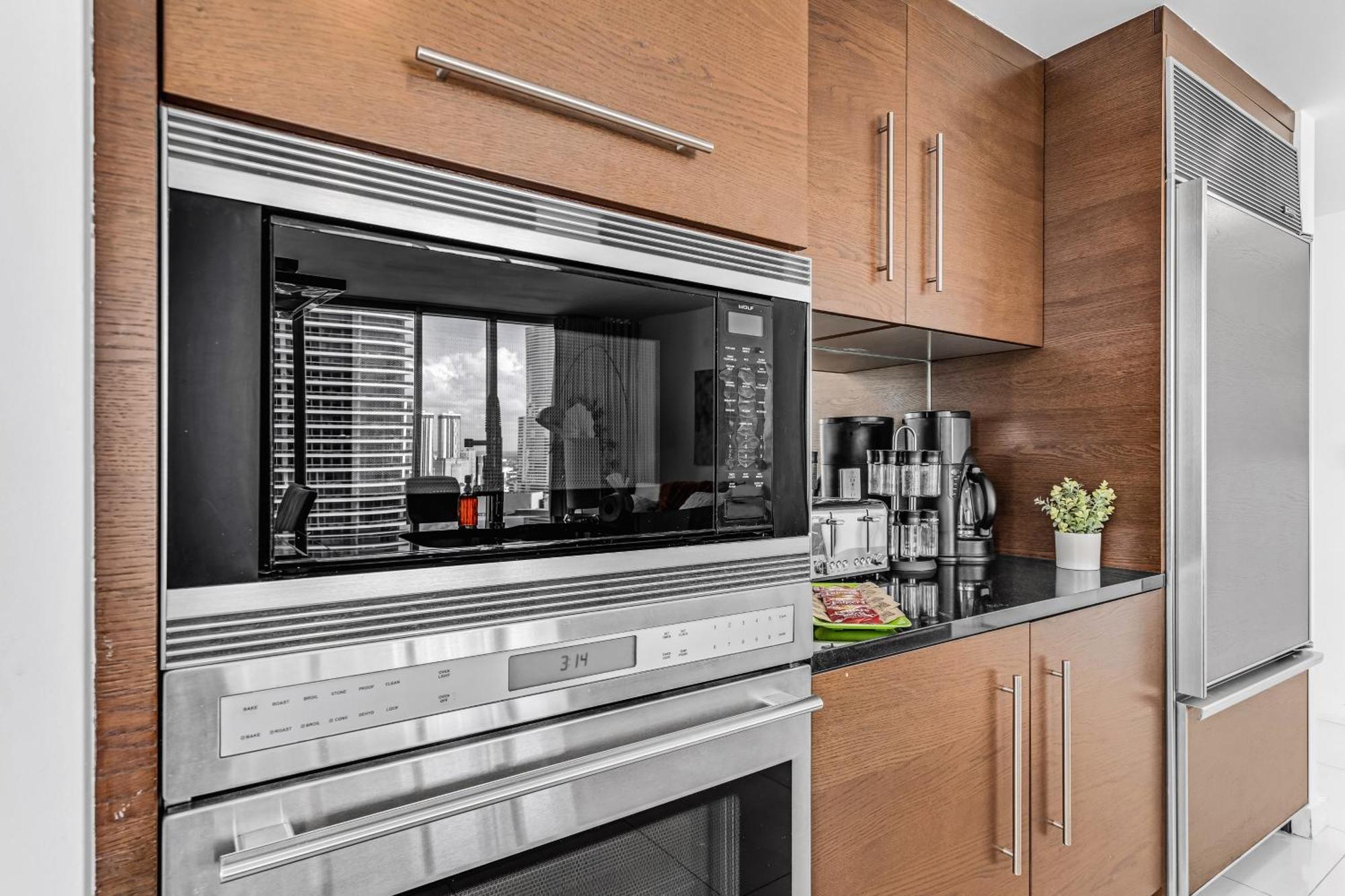Luxurious Condo At Icon With Views 마이애미 외부 사진
